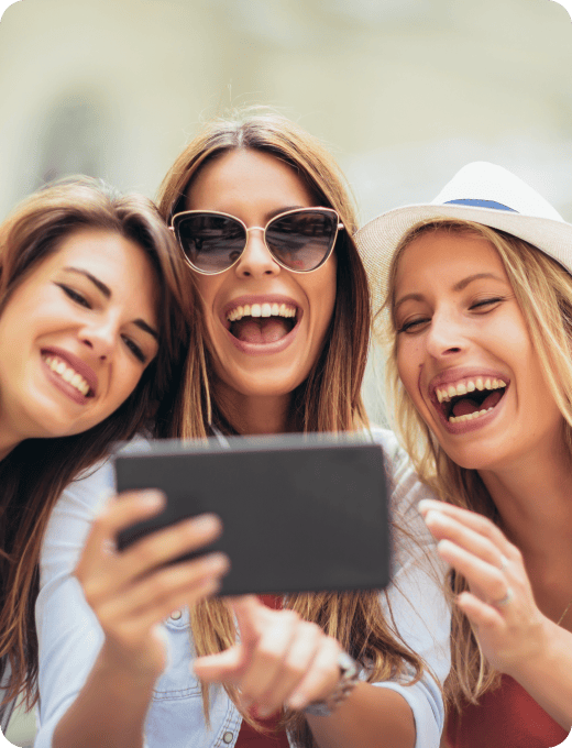 An influencer and two friends taking a selfie.