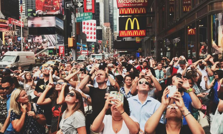 Brand advocacy explained: What are brand advocates, and how to activate them.