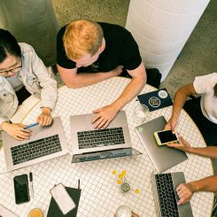 How to track referrals without cookies: A guide to cookieless referral tracking methods for marketers.