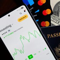 Finserv referral program examples from Coinbase, PayPal, Robinhood, Chime.